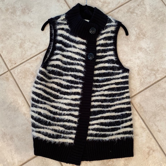 Sweater vest - Picture 1 of 4